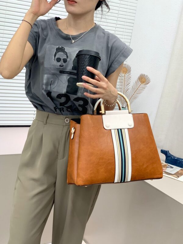 WOMEN THREE-PIECE SET TASSEL HANDBAG CROSSBODY BAG - Image 9