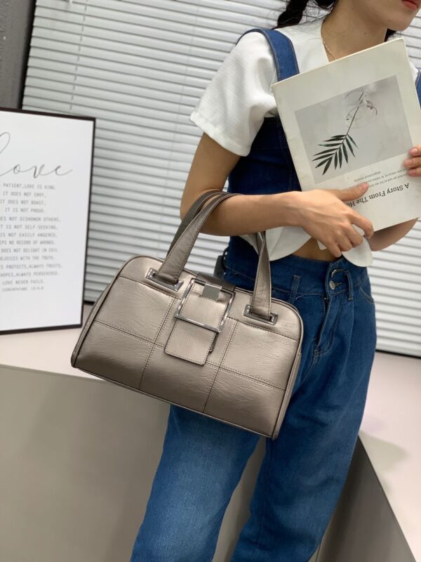 Tassel pu leather Totes Bag -Top -handle with a smaLL Purse - Image 13