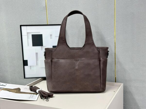 Soft Leather Classic Chic Tote Bag - Image 3